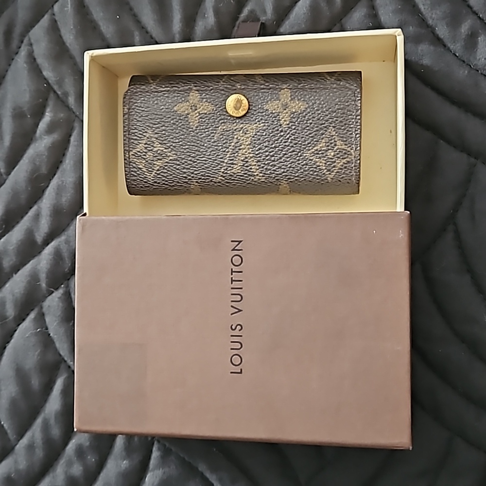 Louis Vuitton key holder with box - Picture 1 of 10